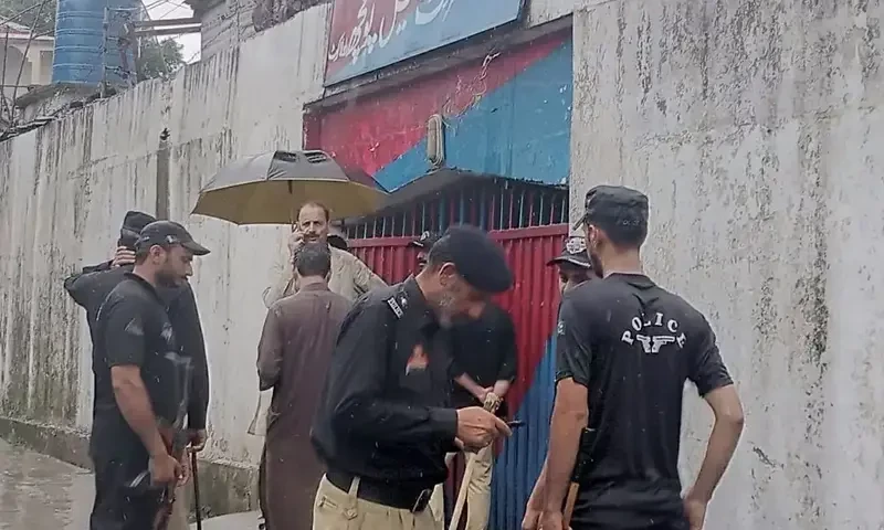 20 inmates stage Muzaffarabad jailbreak, 1 killed: officials