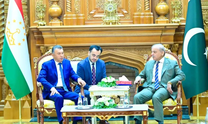 PM invites Tajikistan to use Karachi Port for transit trade