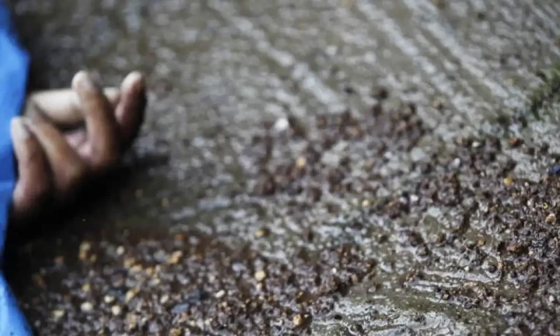 Karachi woman killed, daughter wounded in police cross fire