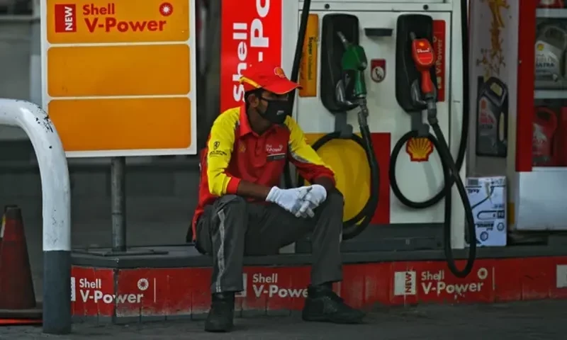 Advance tax not applicable on petrol pumps, says FBR after govt, dealers talks succeed
