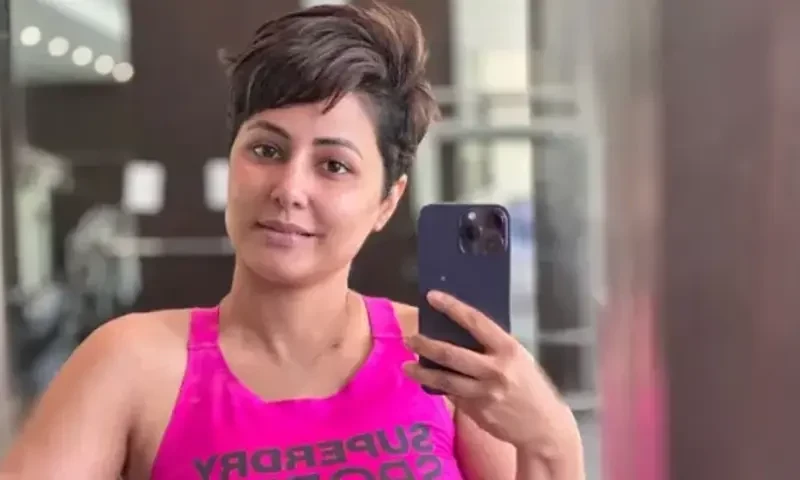 Indian actress Hina Khan shares photos after chemotherapy