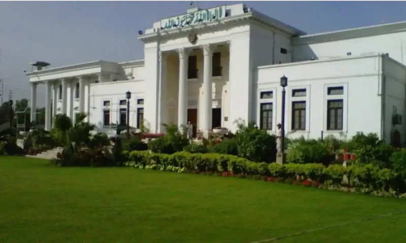 KP Assembly employing seven times more employees than legislators