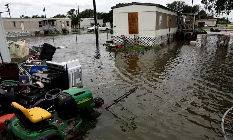 Storm Beryl kills two, knocks out power as it churns across Texas