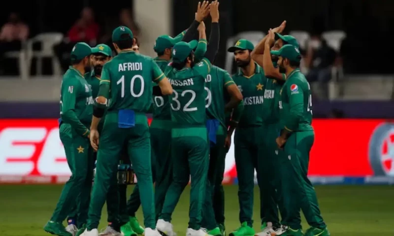 Former cricketers meet PCB chairman to discuss improvement strategies