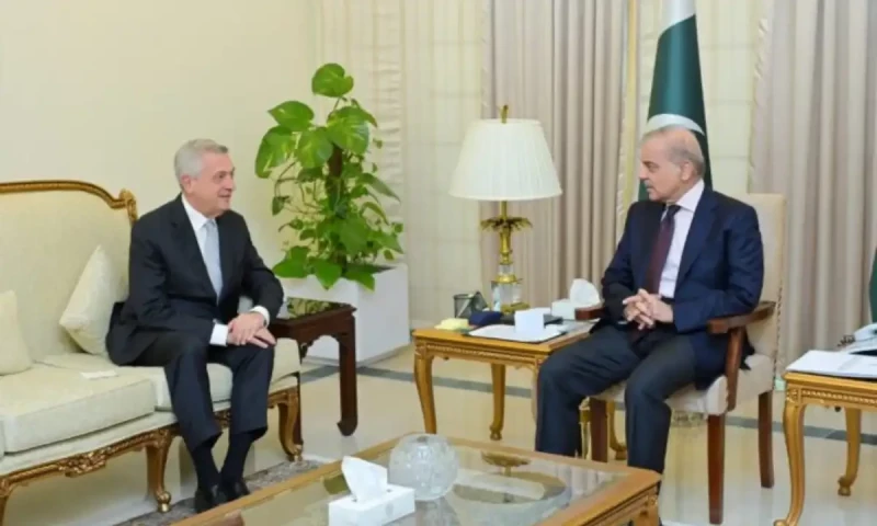 Intl community must recognize Pakistan for hosting huge refugee population: PM