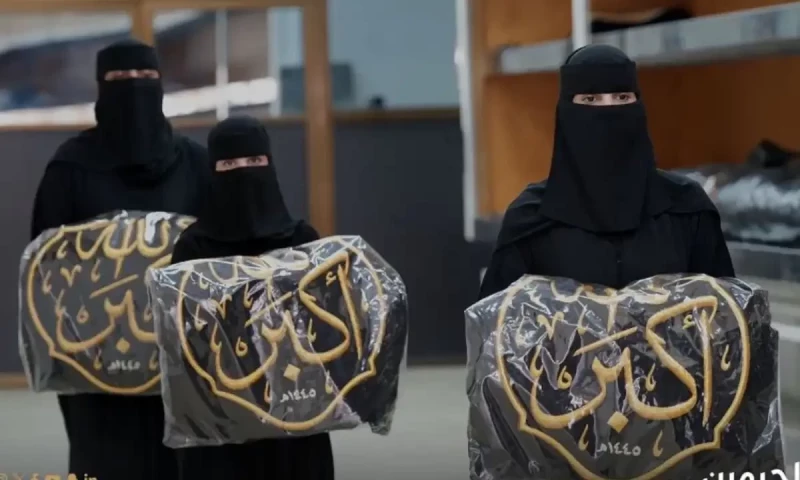 Saudi women make history by joining Kaaba kiswa replacement ceremony