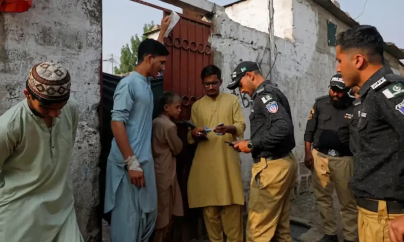 Pakistan extends Afghan refugee registration cards for one year