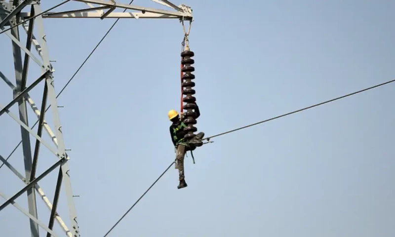 Cabinet approves increasing electricity tariff for commercial, agricultural, bulk consumers