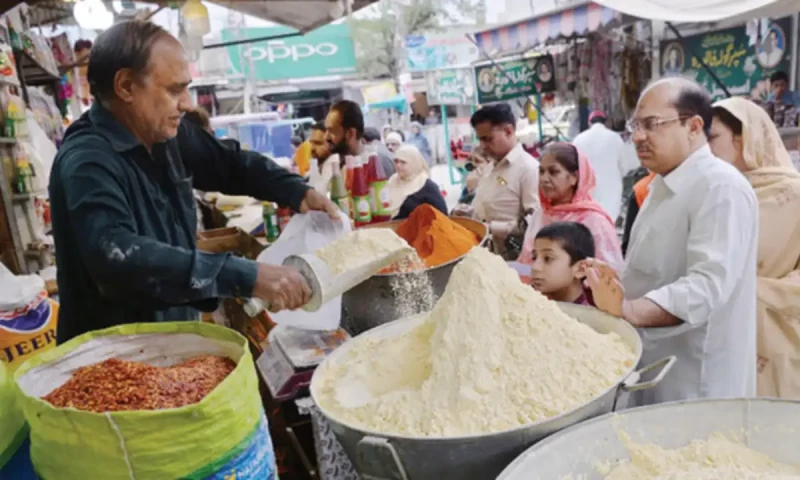 Flour supply disrupts in Lahore as millers go on strike