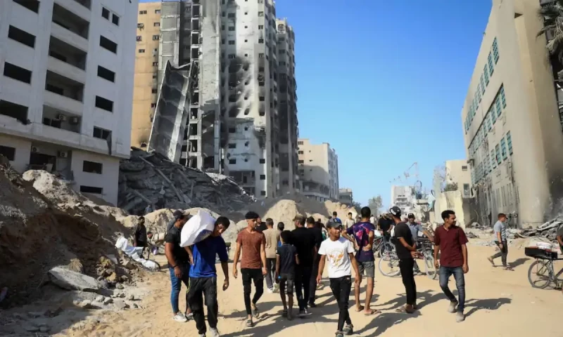 Israeli forces pull back after Gaza City offensive, leaving dozens of bodies, rescue service says