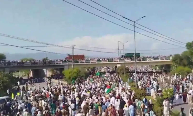 TLP stages Faizabad sit-in against Israeli aggression in Gaza