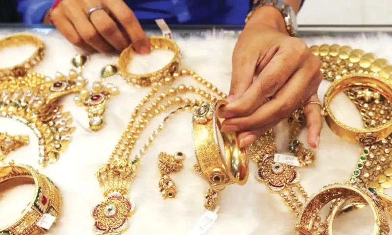 Gold rates up by Rs400 per tola to Rs249,400