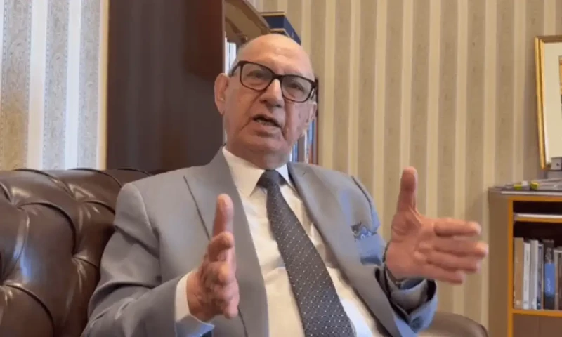 Irfan Siddiqui claims Raheel Sharif demanded extension in return for Panama relief