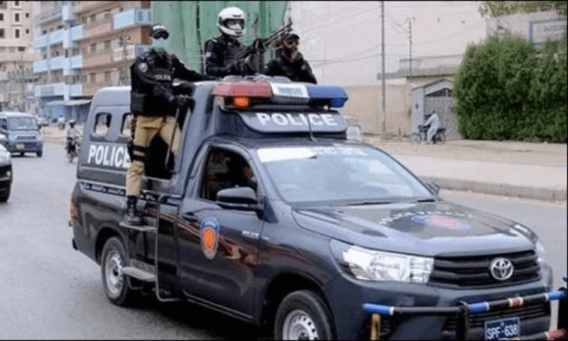 Notorious drug dealer killed in Karachi, 2 dacoits beaten up by police