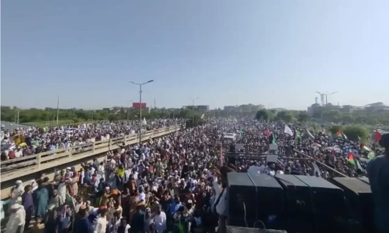 Traffic in Islamabad and Rawalpindi choked as TLP sit-in enters third day