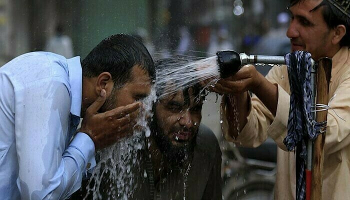 Heatwave wreaks havoc in Karachi, two dead, hundreds affected
