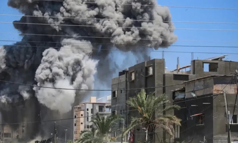 Yemen&rsquo;s Huthis pledge &lsquo;huge&rsquo; response to Israel strike as Gaza violence spreads