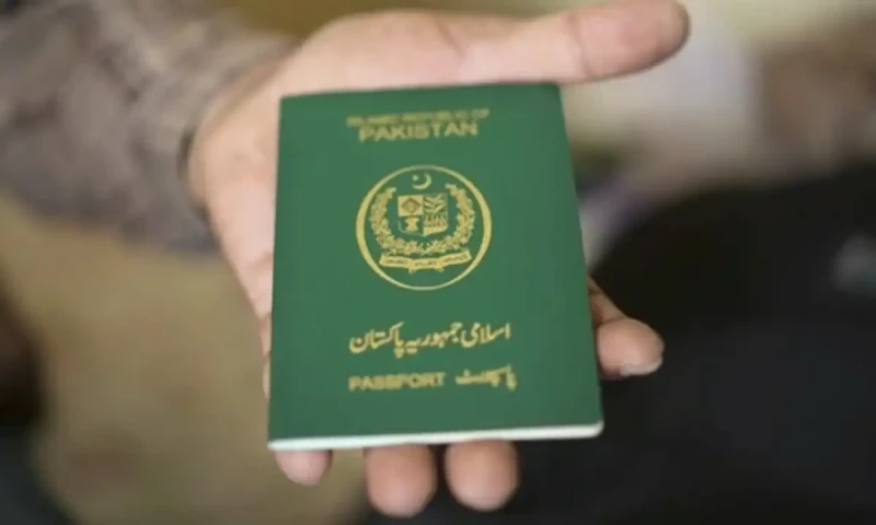 Govt decides to issue passports to Pakistanis seeking asylum abroad