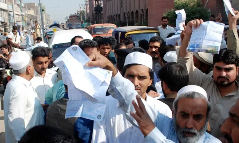 Skyrocketing electricity bills leave public confused, consumers vying for installment payments