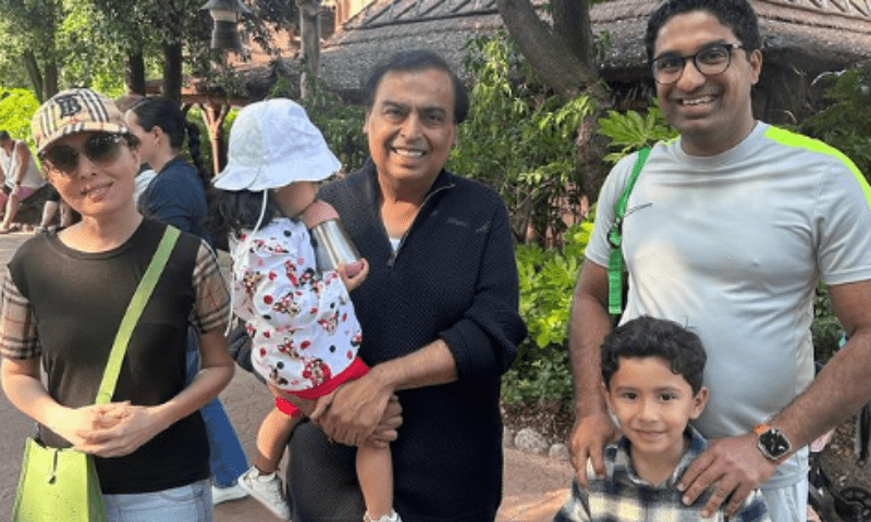 Why is the picture of Sharmila Farooqi and Mukesh Ambani going viral?