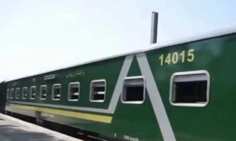 Railways plan to attach dining facility in Allama Iqbal Express by September