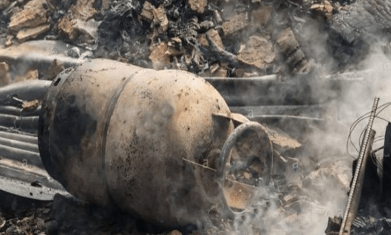 Gas cylinder explosion collapses house, burns 8 people in Karachi