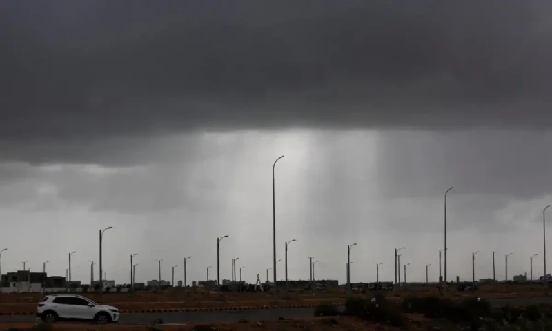 Light rain reported in different areas of Karachi
