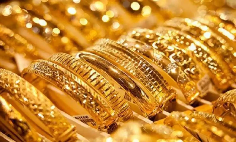 Gold rates dip in local, international markets