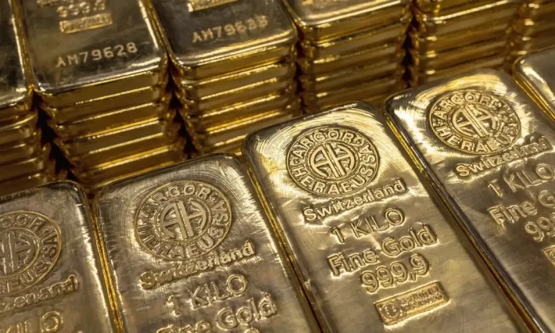 Gold rates surge above Rs254,000