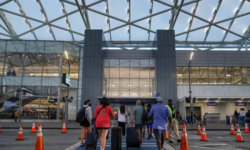 US proposes barring airlines from charging family seating fees
