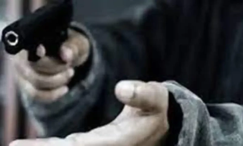 Citizens in Karachi thrash three dacoits