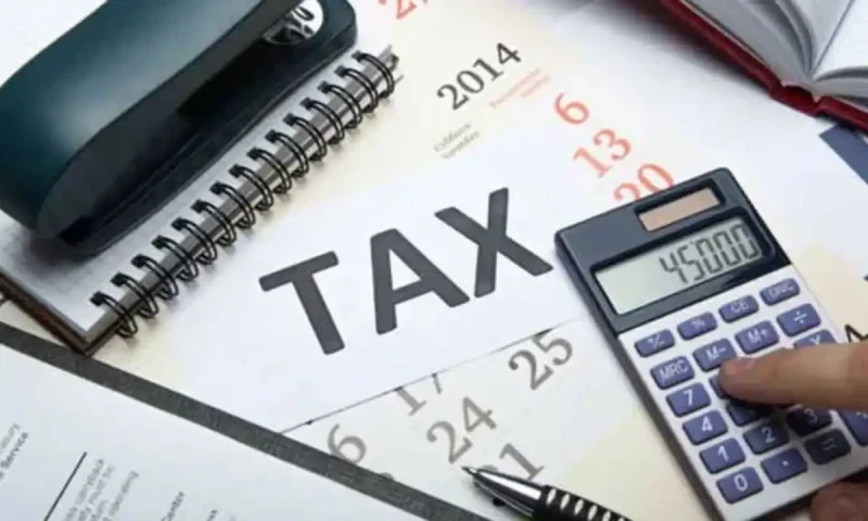 Salaried class now paying more taxes than manufacturing in Pakistan