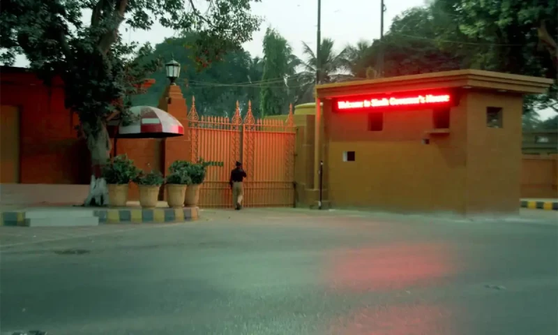 Karachi resident tries to set himself on fire outside Governor House