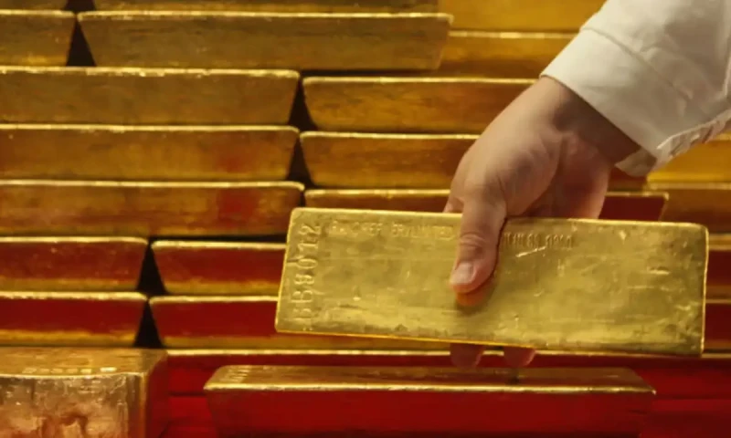 Gold loses its shine to fall by Rs300 per tola