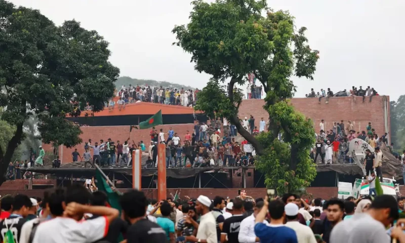 Garment factories in Bangladesh closed indefinitely