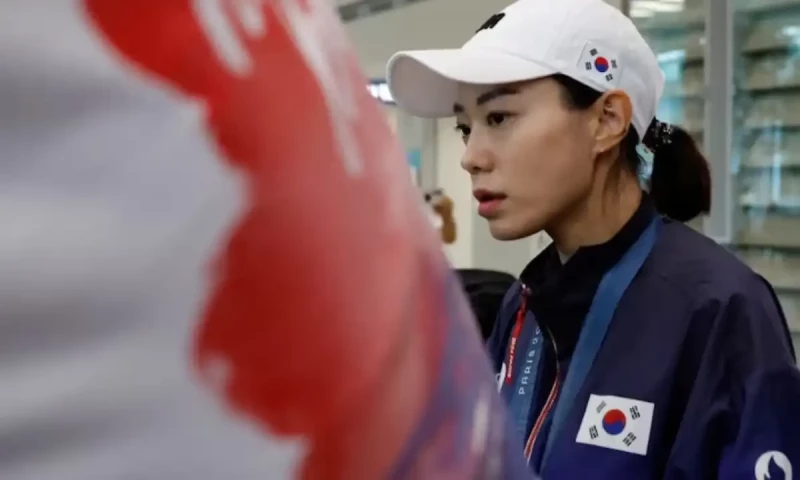 South Korea pistol shooter Kim Ye-ji collapses at press conference