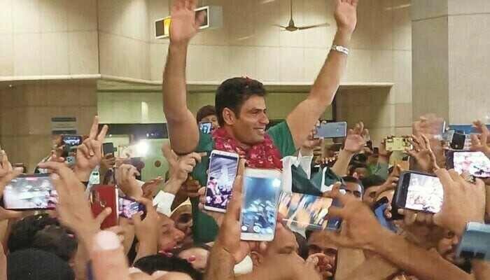 Gold medalist Arshad Nadeem arrives in Mian Channu to hero&rsquo;s welcome