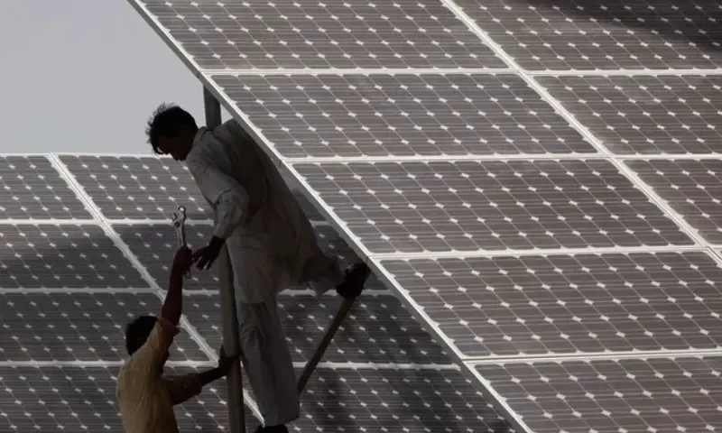 Solar panel prices dip to lowest level in Pakistan