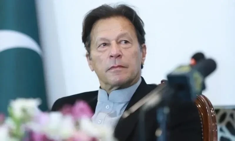 Ex-PM Khan warns govt of protests if CJP Isa given &lsquo;extension&rsquo;