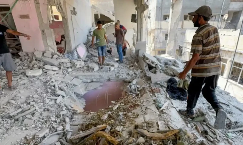 Israel keeps up strikes in Gaza amid growing war fear