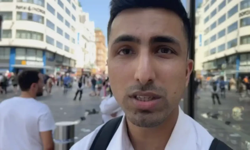Heroic Muslim man saves victims in London knife attack