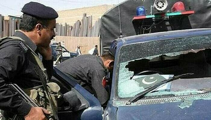 Bomb explodes near police vehicle in Peshawar, 5 injured