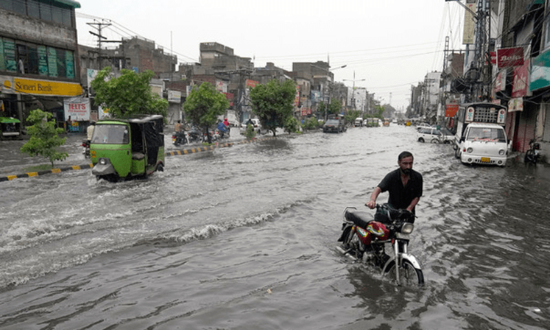 Severe flooding hits Punjab, Sindh, Baluchistan as thunderstorms loom over Karachi