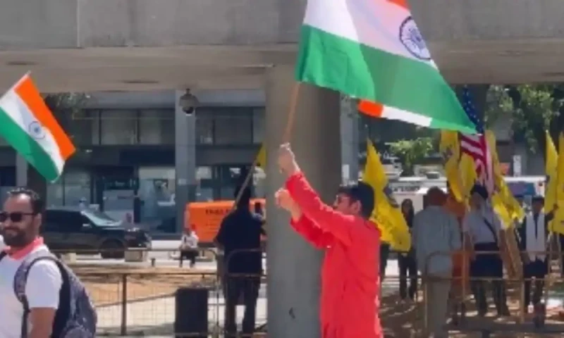 Tensions flare at Toronto&rsquo;s India Day parade as Khalistanis disrupt celebrations