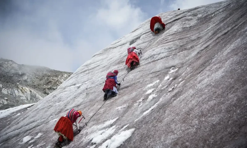 Daring rescue underway to save Russian climbers stranded on Gasherbrum IV