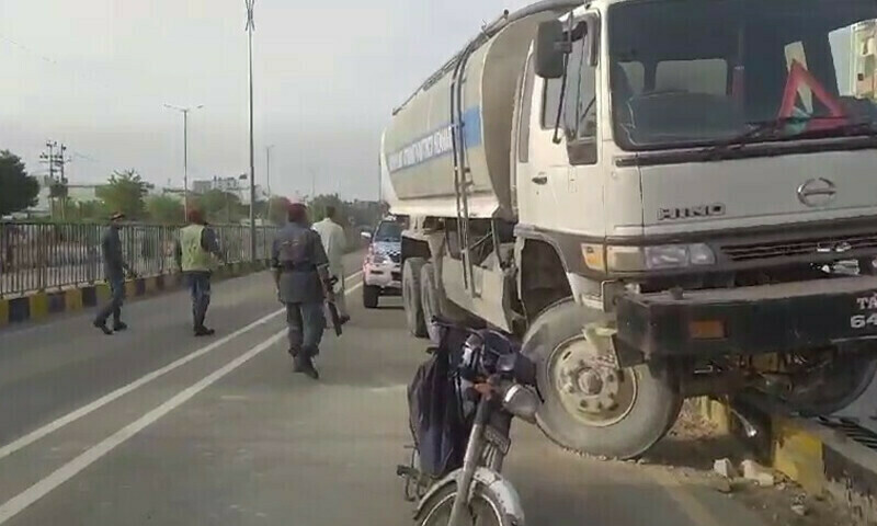 Speeding water tanker collides with Green Line bus track in Karachi