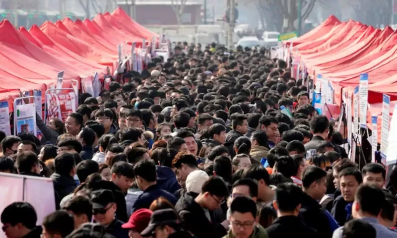 Rotten-tail kids: China&rsquo;s new working graduate class struggle amid unemployment