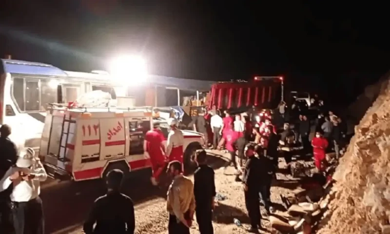 Bus carrying Pakistani pilgrims crashes in Iran, 3 killed