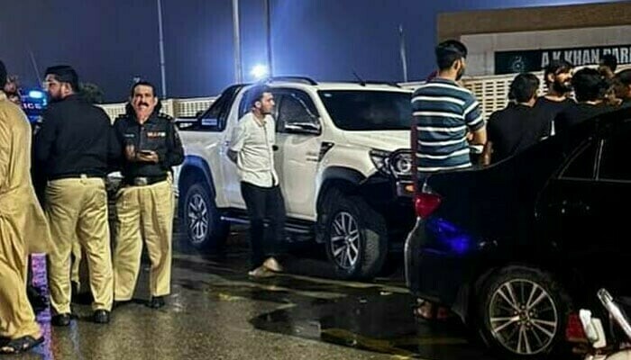 Woman hits rickshaw after losing control of vehicle in Karachi