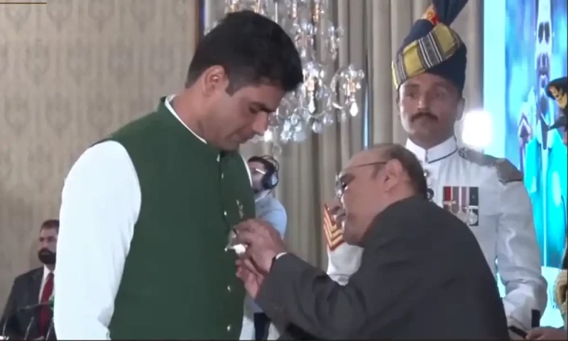 President Zardari confers Olympic gold medalist Arshad Nadeem with Hilal-i-Imtiaz